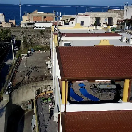 Rosa's House בית נופש ליפארי