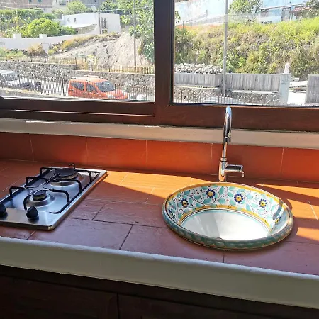 בית נופש Rosa's House ליפארי