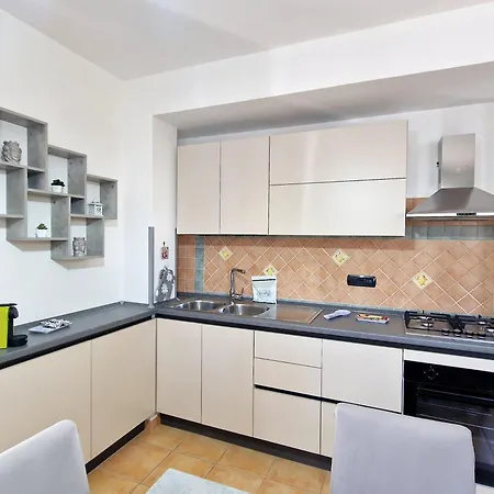 Rosa's House בית נופש ליפארי